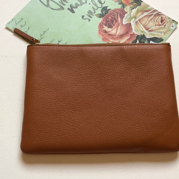 ❤️1 HOUR SALE❤️🎉HP🎉KS Gia Flynn street pouch - Picture 7 of 7